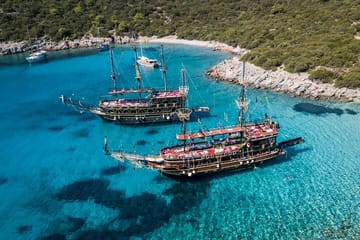 Pirate Boat Tour in Bodrum with Lunch & Fresh Fruit