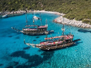 Pirate Boat Tour with Lunch in Bodrum City, Türkiye