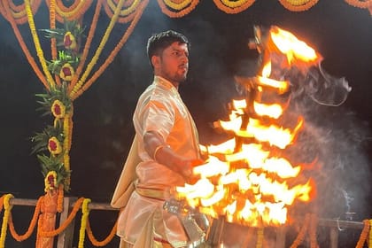 Sacred Varanasi and Sarnath Tour with Evening Aarti Ceremony