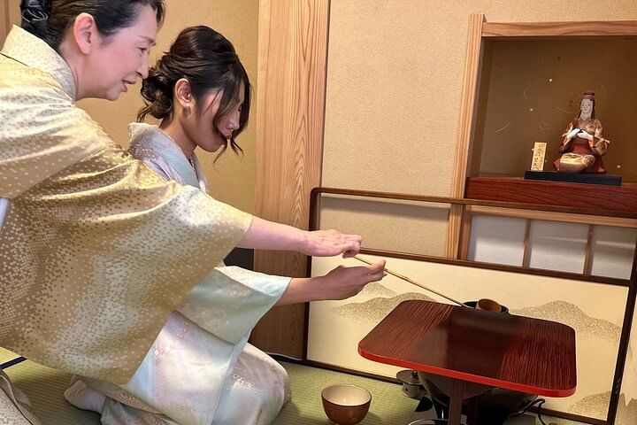 Tokyo : Genuine Tea Ceremony, Kimono Dressing, and Photography