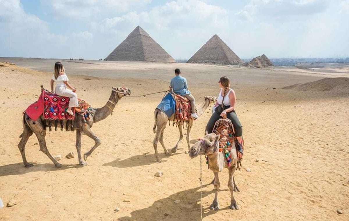 4×4 Desert Safari, Sandsurf, and Camel Ride Private Tour from Cairo