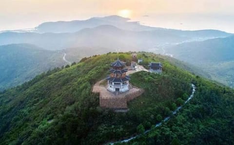 Private Hiking Tour of Moli Peak and Tai Lake from Shanghai