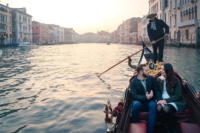 Gondola Ride with violinist and champagne 6