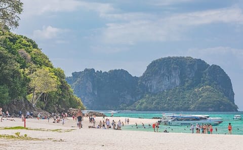 Phi Phi and Jamebond Islands Snorkeling,Canoeing Tour from Phuket