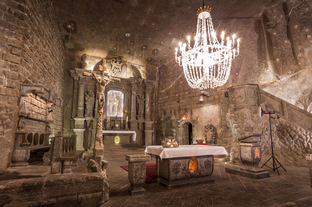 Wieliczka Salt Mine Italian Guided Tour with Private Transport