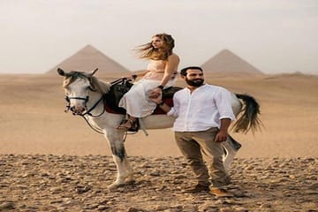 Private Full-Day Tour of Giza Pyramids and Cairo Highlights