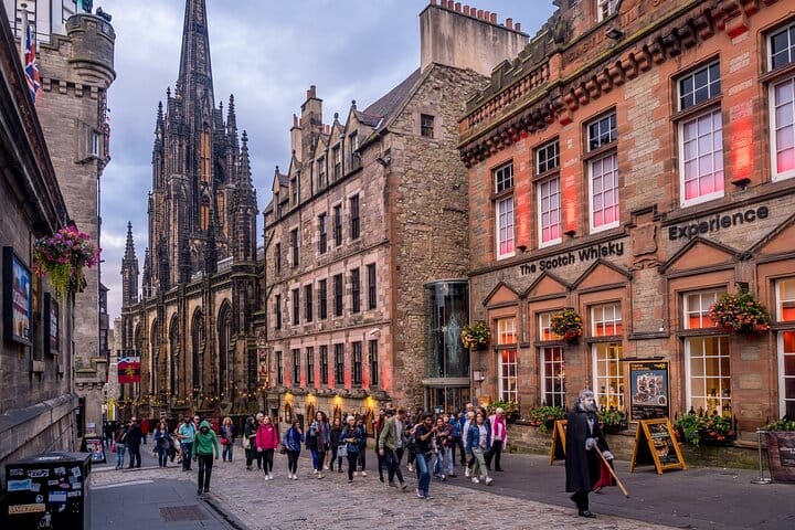 Edinburgh’s Spookiest Ghost Tour of Haunted Streets and Dark Tales