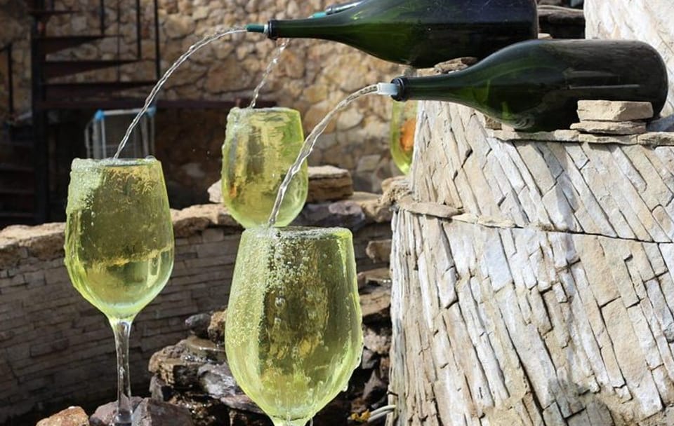 Chișinău Sightseeing Tour with Wine Tasting at Mileștii Mici
