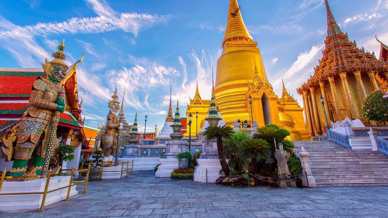 Bangkok Temple & Market Walking Tour: Grand Palace, Wat Pho & Wat Arun 7