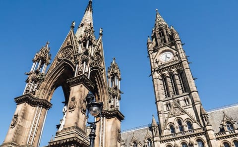 Private 2-Hour Walking Tour of Manchester's History and Culture