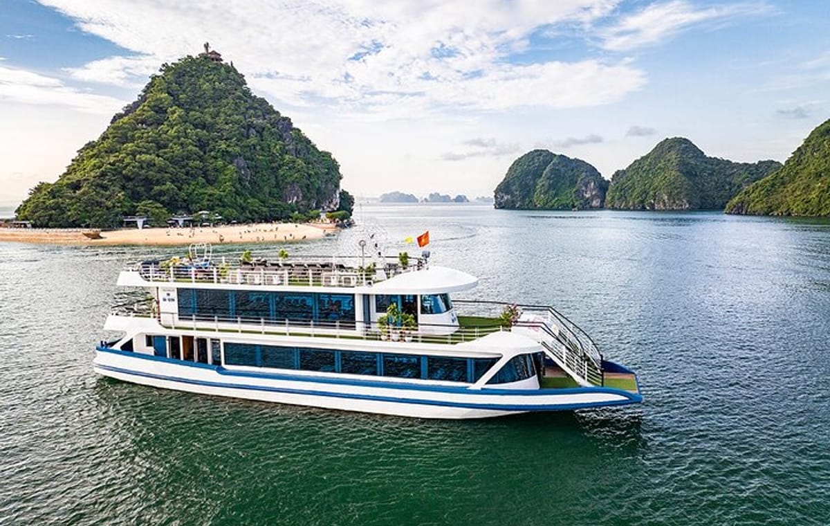 Hercules Cruise Luxury Day Tour in Halong Bay from Hanoi