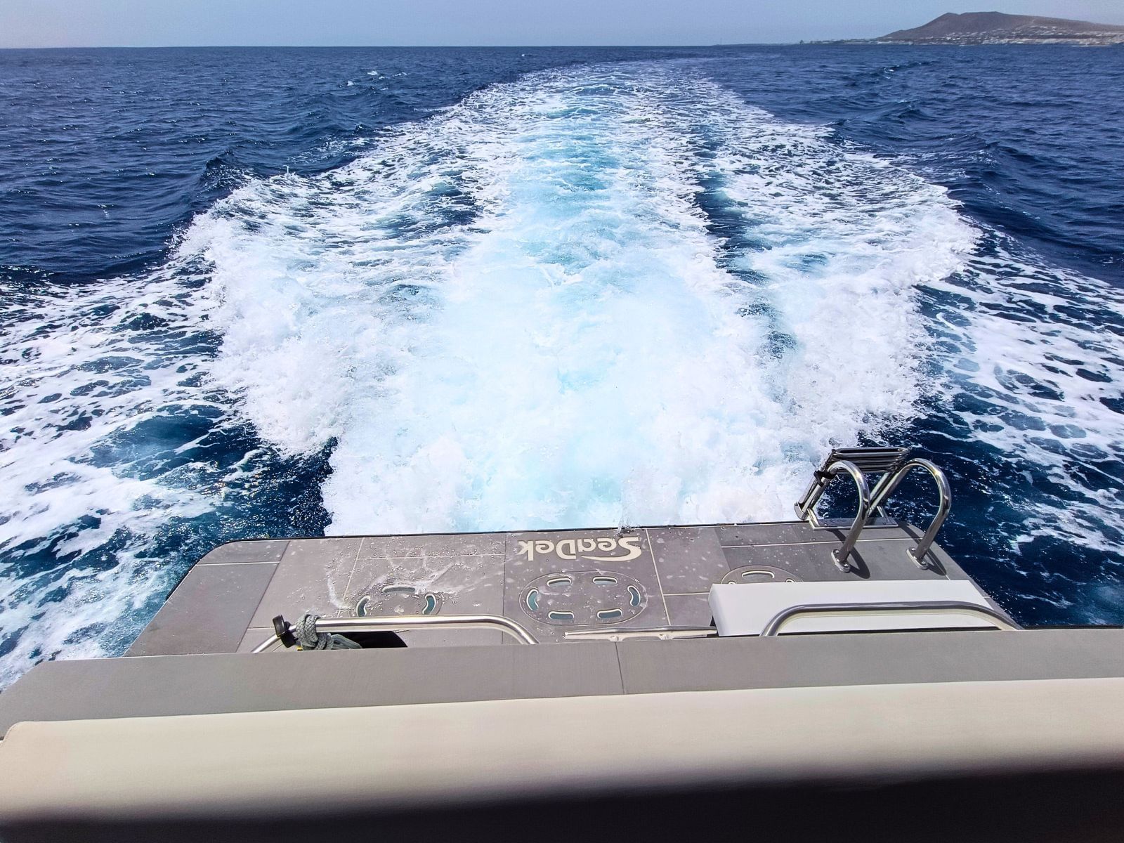 Vista de la estela de navegación del ARUAL rumbo a las Playas de Papagayo.