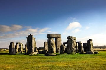 Stonehenge Day Trip from London with Guided Tour