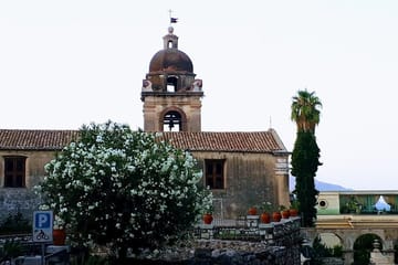 Sicily Day Tour from Malta: Explore Pozzallo and Syracuse