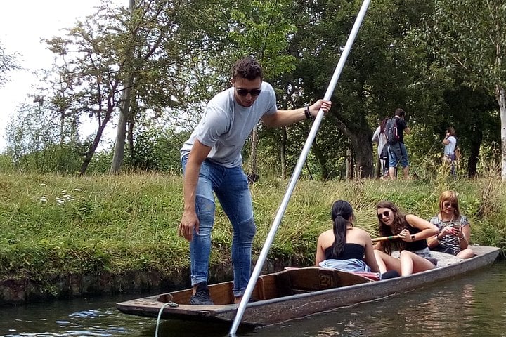 Oxford punting on river with chauffeur guide