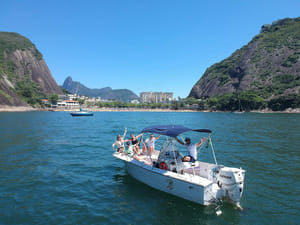 Speedboat tour in the cagarras islands in rio de janeiro