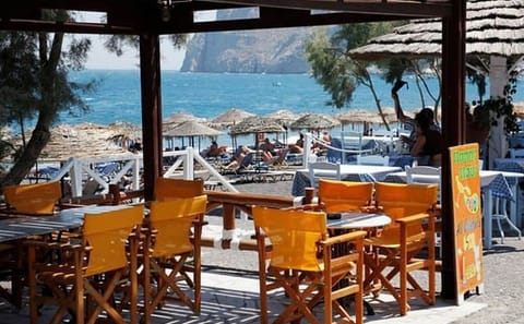 Private 4-Hour Cultural Tour of Pyrgos, Santorini