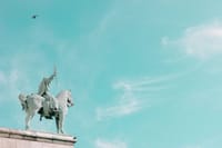6 hour Paris city tour with Galeries Lafayette, Montmartre and River cruise  6