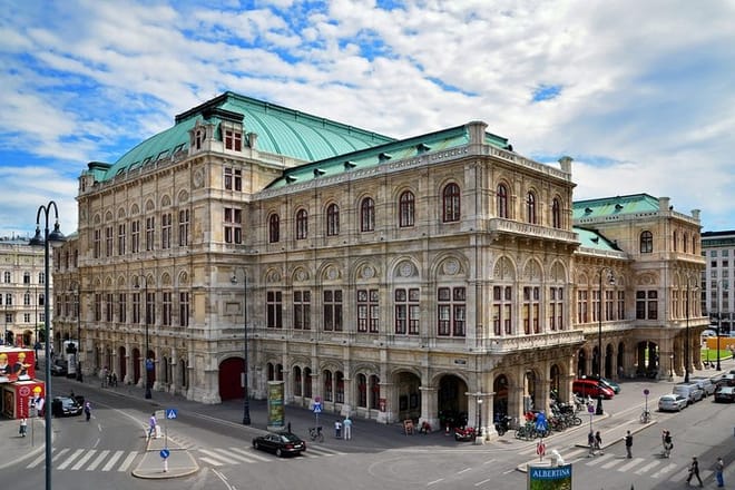 2 days Vienna - Wachau Valley PRIVATE guided tour package from Budapest  3