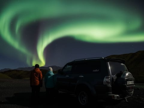 Private 4x4 Jeep Tour: Northern Lights with Hot Chocolate