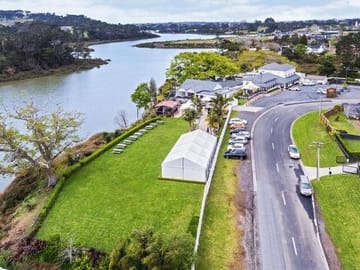 Kayaking Tour of Riverhead's Scenic Waterways near Auckland
