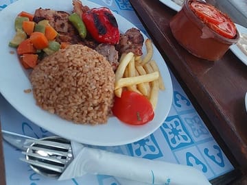 Luxury Nile Dining Experience with Lunch or Dinner in Cairo