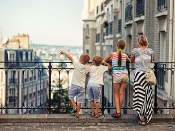 Montmartre Walking Tour with Street Art and Drink Tasting