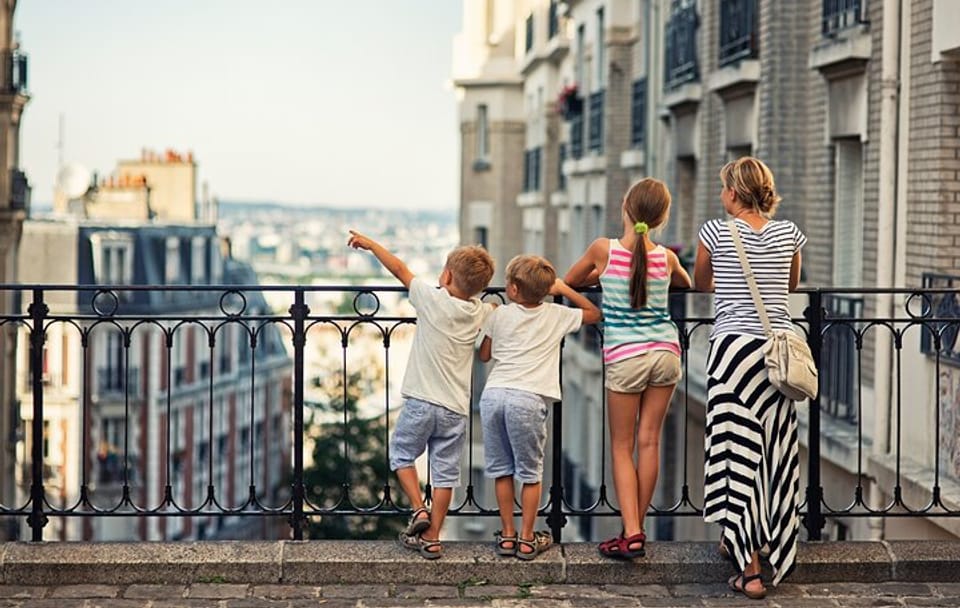 Montmartre Walking Tour with Street Art and Drink Tasting