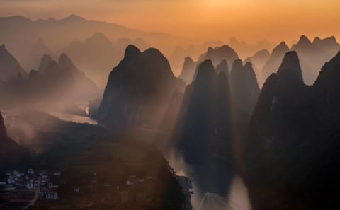 Sunrise Tour at Xianggong Hill in Yangshuo/Guilin