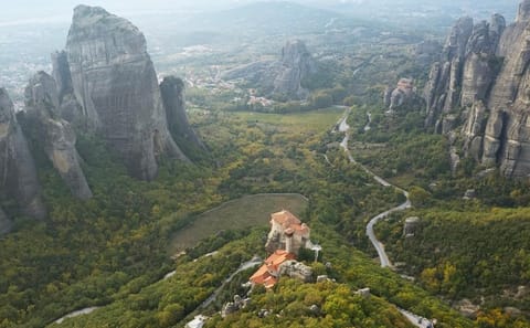 7-Day Private Cultural Tour of Greece: Meteora to Delphi