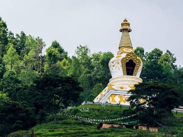 Jamchen Vijaya Stupa with short hike and Budanilkantha sightseeing
