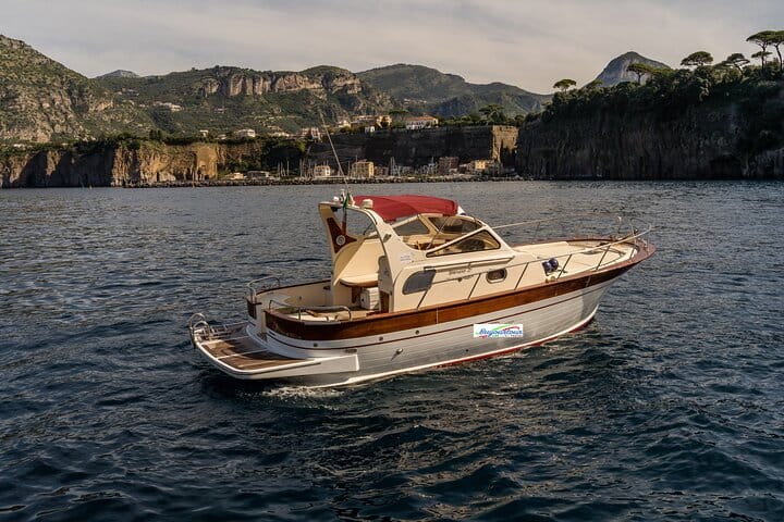 Private Tour to Capri & Positano from Sorrento Classic Gozzo 850  5
