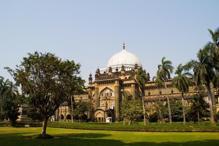 Ancient Caves, Forts, Taj & Temples Expedition