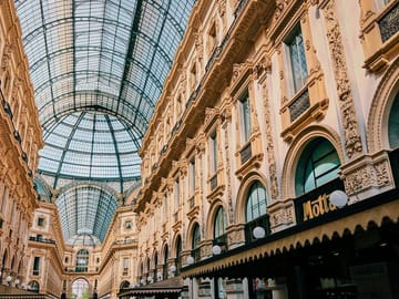 Professional Photoshoot Experience at Galleria Vittorio Emanuele II, Milan