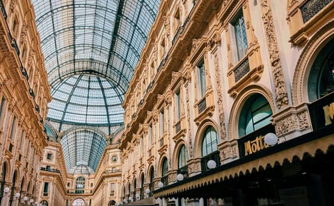 Professional Photoshoot Experience at Galleria Vittorio Emanuele II, Milan