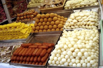 Guided Food Tour of Old Delhi with Transport Included