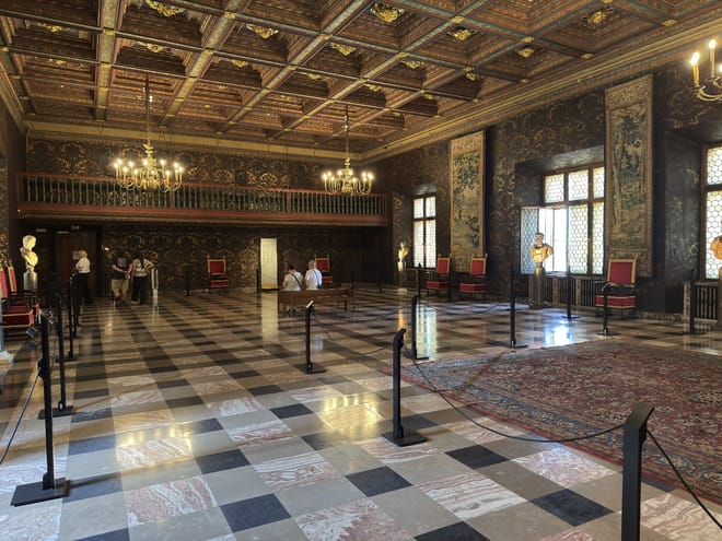 Cracow: Wawel Castle and Cathedral Guided Tour 8