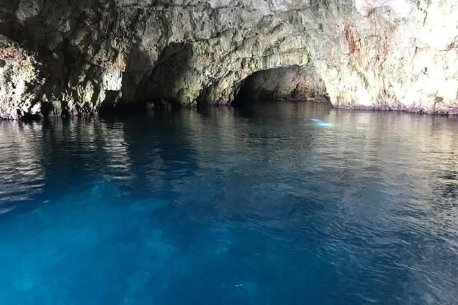 Blue cave tour with speed boat from town Hvar photo 4
