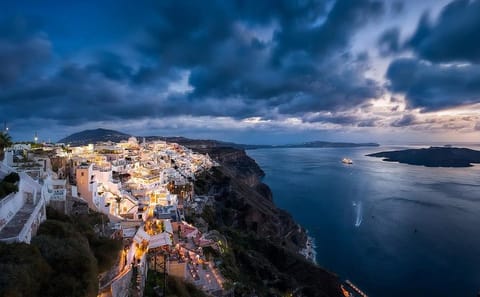 Round Trip Transfer to Oia from Your Location in Greece