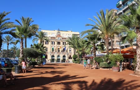 Costa Brava Day Tour with Boat Trip from Barcelona