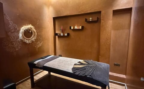 Marrakech Traditional Hammam and Massage Experience with Pickup