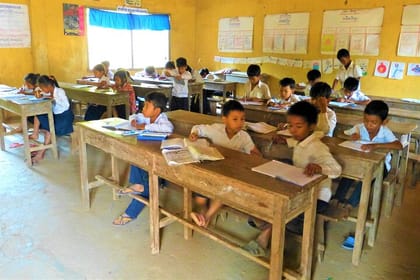 Koh Dach Silk Island and Phnom Penh Full Day Private Tour