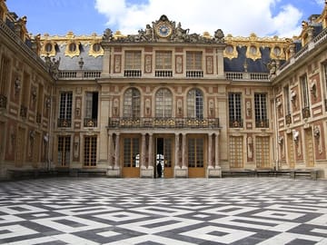 Versailles and Marie Antoinette's Estate Day Trip from Paris