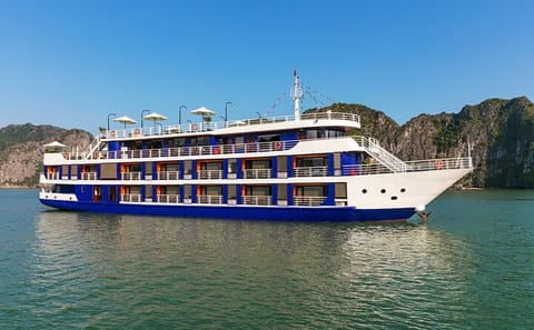Luxury 2-Day Cruise with Kayaking in Lan Ha Bay