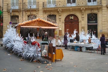 Walking Tour of Aix-en-Provence with Christmas Market Experience