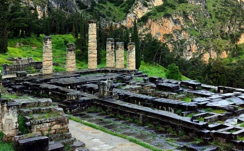 Private Day Tour from Athens to Delphi Archaeological Site