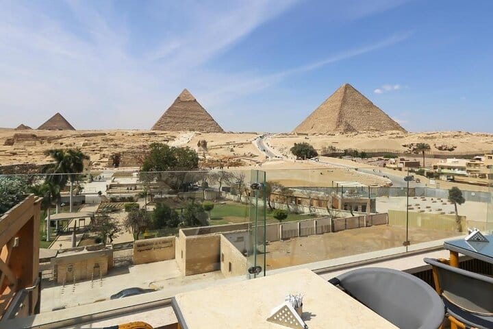 Pyramids Sunset Lunch and VIP Shopping in Giza