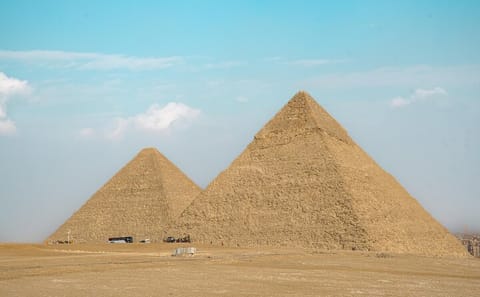 Great Pyramids Tour with Lunch in Giza, Cairo