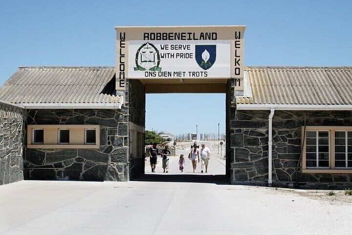 Robben Island: Guided Museum Tour, Ferry Experience & City Tour