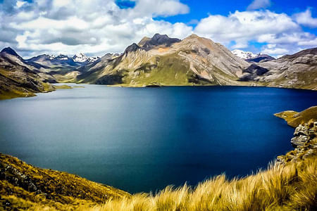 Lim-09 : Marcapomacocha – Lakeside Route